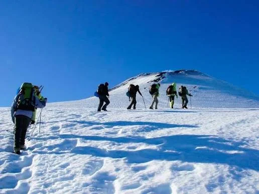 Ascensos Volcánicos y Canotaje de Río - 1